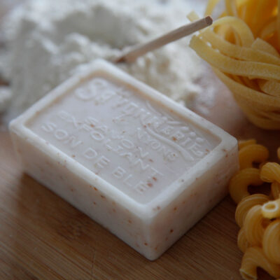 Savon exfoliant son de blé de La Savonnerie de Nyons