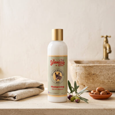 Flacon de shampoing au Lait d'anesse bio. Fabriqué en France
