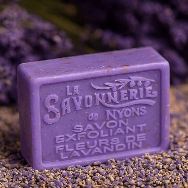 Savon exfoliant fleurs de lavandin de la Savonnerie de Nyons