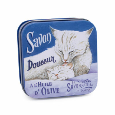 Boite à savon en métal bleu avec une illustration de chat et chaton de la collection de savons "Boites avec Savons" - Fabriqué en France par La Savonnerie de Nyons