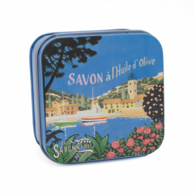 Boite à savon en métal avec une illustration de paysage de marina et bateaux de la collection de savons "Boites avec Savons" - Fabriqué en France par La Savonnerie de Nyons