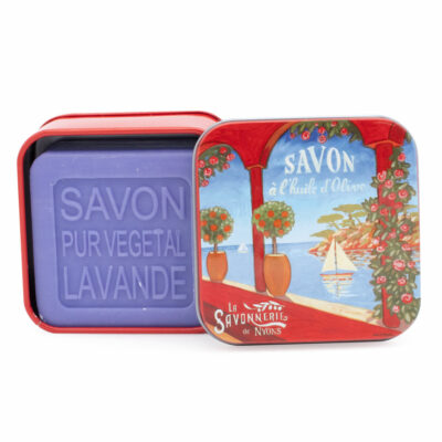 Savon 100g dans une boite en métal rouge avec une illustration de paysage de la Riviera française de la collection de savons "Boites avec Savons"