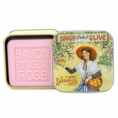 Savon de 100g dans une boite en métal avec une illustration d'Arlésienne de la collection de savons "Boites avec Savons"