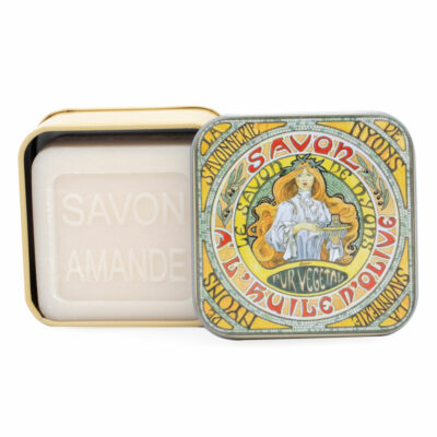 Savon 100g dans une boite en métal avec une illustration art deco inspirée des peintures de Mucha de la collection de savons "Boites avec Savons"