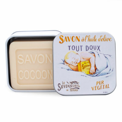 Savon de 100g dans une boite en métal avec une illustration retro d'un bébé endormi rigolo de la collection de savons "Boites avec Savons"
