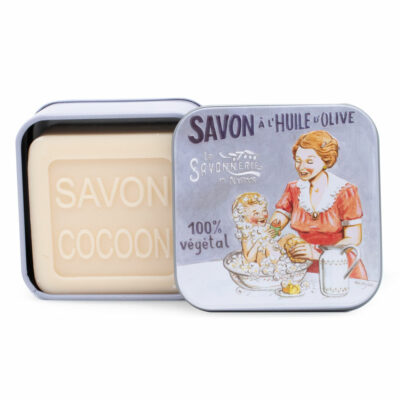 Savon de 100g dans une boite en métal avec une illustration retro d'un bébé avec sa maman de la collection de savons "Boites avec Savons"