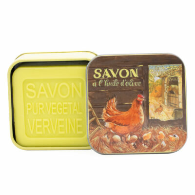 Savon de 100g dans une boite en métal retro illustrée par une poule et ses poussins de la collection de savons parfumés "Boites avec Savons"