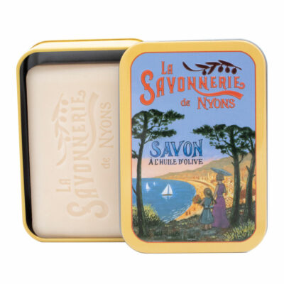 Savon de 200g à la fleur de coton dans une boite en metal vintage illustrée par un dessin retro de la Côte d'Azur - Fabrication traditionnelle française par La Savonnerie de Nyons