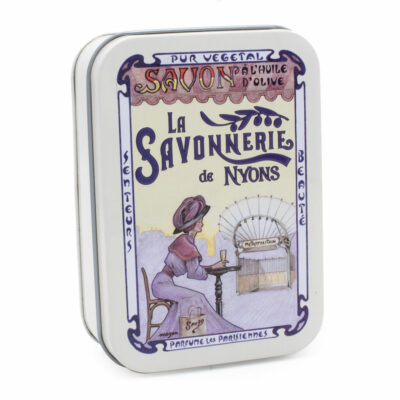 Boite pour savon de 200g en metal vintage illustrée par un dessin retro d'un femme elegante dasn le metropolitain à Paris de la collection "Boites avec Savons" - Fabriqué en France par La Savonnerie de Nyons