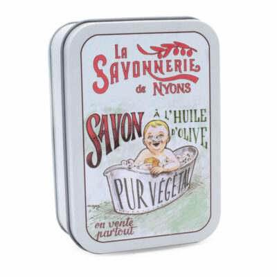 Boite pour savon de 200g en metal vintage illustrée par un dessin retro representant une scene d'ecole d'antan de la collection "Boites avec Savons" - Fabriqué en France par La Savonnerie de Nyons
