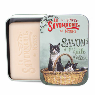 Savon de 200g à la fleur de coton dans une boite en metal vintage illustrée par un dessin retro de deux chats Felix noir et blanc de la collection "Boites avec Savons" - Fabrication traditionnelle française par La Savonnerie de Nyons
