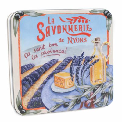 Boite à savon en metal vintage illustrée par un dessin de retro de champ de lavande contenant 4 savons - Fabriqué en France par La Savonnerie de Nyons