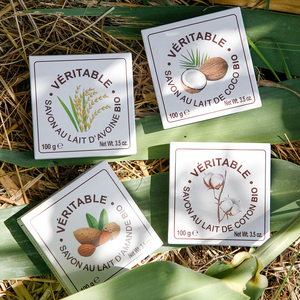 Collections des 4 savons aux lait végétaux bio et leurs emballages en carton : coco, amande, avoine et coton - Fabriqué en France par La Savonnerie de Nyons