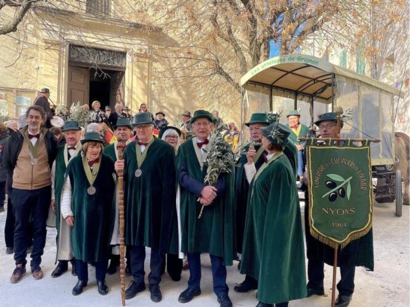 Membres de La Confrerie des chevaliers de l'olivier de Nyons
